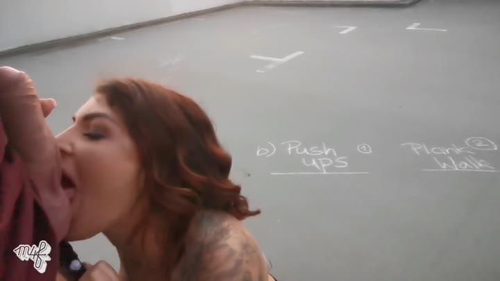 merry4fun – Auf dem Parkdeck abgemolken