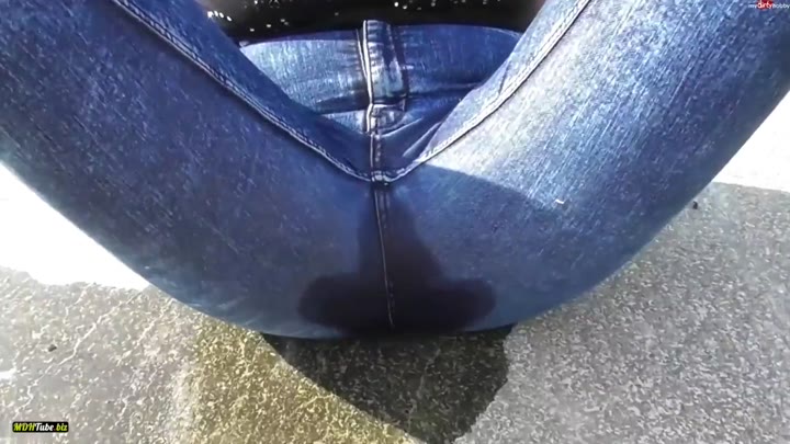 BunnyDiamond – Das Erste Mal in meine hautenge Jeans gepisst