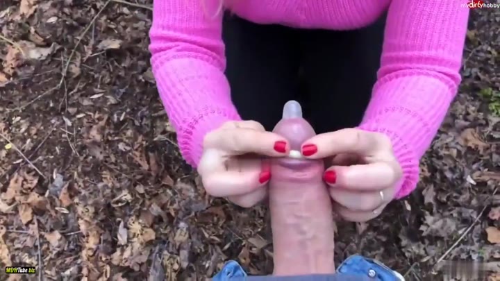 devil-sophie – Unbekannter fickt mich im Wald – Gummi ausgeleckt Spermageil
