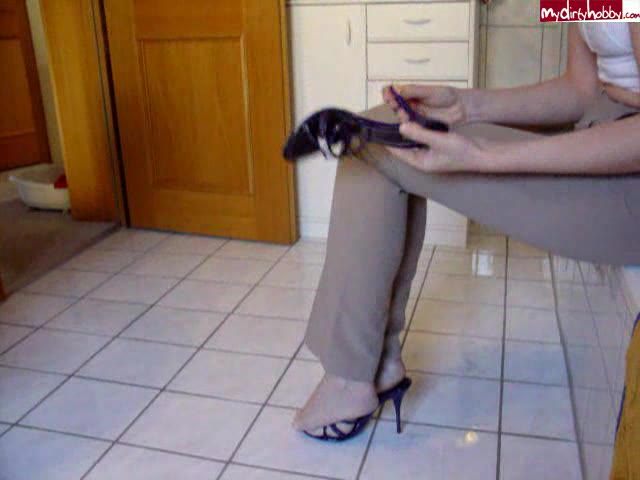 heelsschlampe – In die Hose gepisst