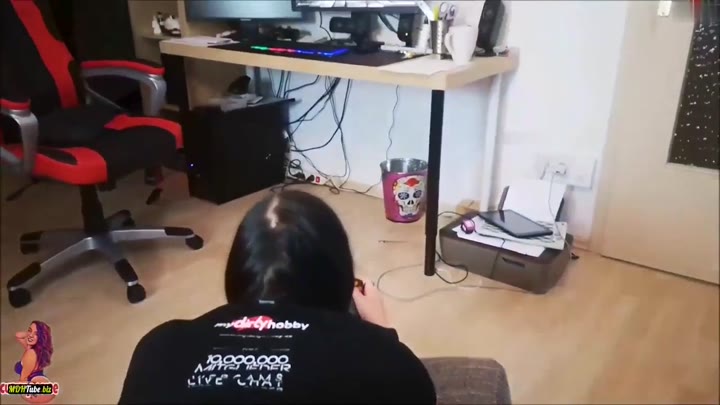 AnjaAmelia – Ficken oder Zocken – Natuerlich beides