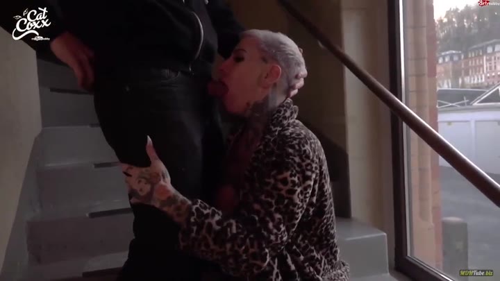 Cat-Coxx – Schluessel vergessen mieser Nachbar benutzt mich in Hausflur,vom Hausmeister erwischt