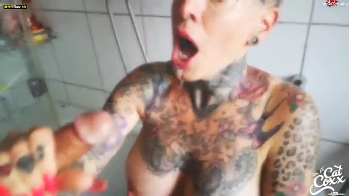 Cat-Coxx – Vollgepisst und blank gefickt