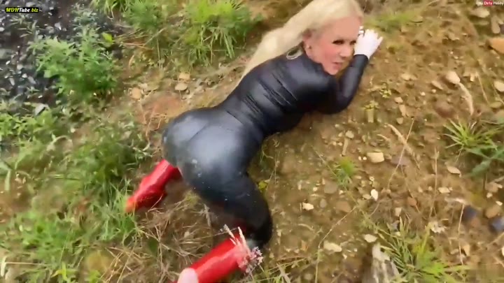 devil-sophie – Angepisst eingenaesst und abgesmoked – Die pervers geile Latexpissschlampe