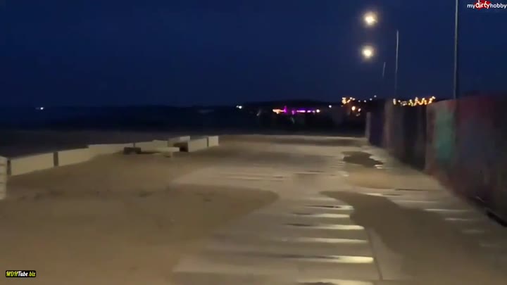 devil-sophie – Wer leckt mir jetzt die Stiefel sauber Die ich vorher beim Nordsee pinkeln versaut hat