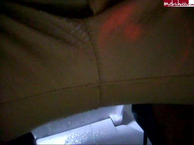 Fetisch-Lady-Daimond – geil gepisst in Miss Sixty Lederhose mit High Heels