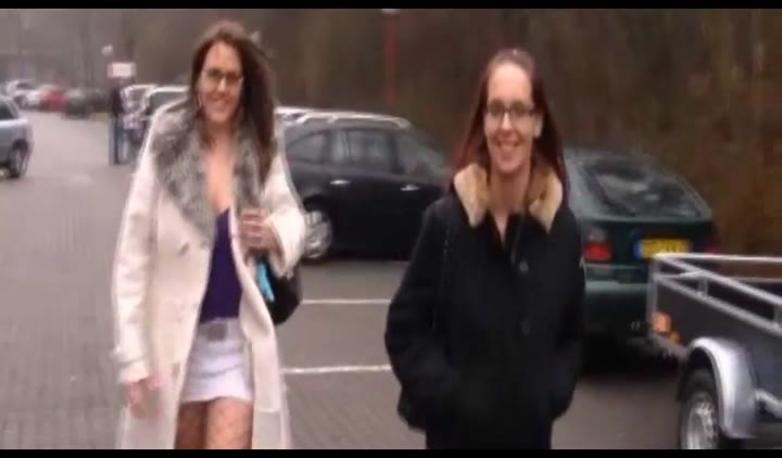 geile-Nathalie – Mit Vivian bei Moebel Gilb…