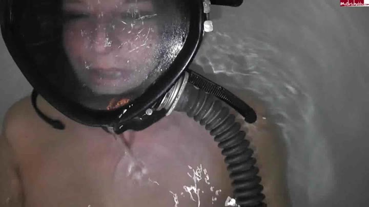 Glamour-Bitch – Geraeusche unter der Maske