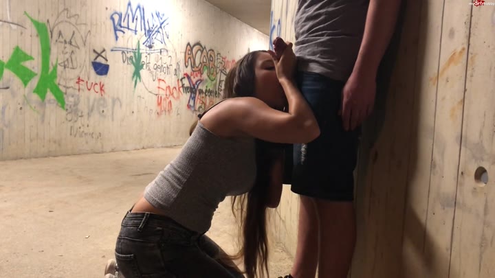 Gymbunny – In Unterfuehrung abgemolken – Mein erster Blowjob mit Tittenfick