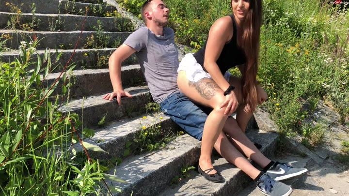 Gymbunny – Public Sex an der Donau 3x erwischt