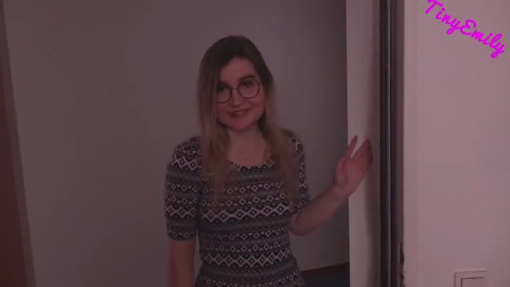 TinyEmily – Krass – Fotograf betruegt seine Ehefrau mit mir POV Blowjob