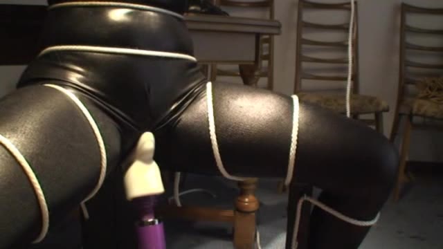 1st girlshouse – Das Muschibeben – Komm für mich du geile Sau