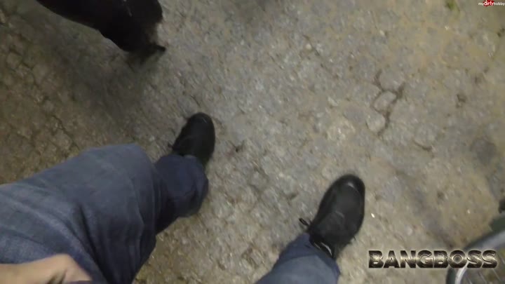 BANG-BOSS – Mitten in Berlin – Splitternackt und Arschgefickt