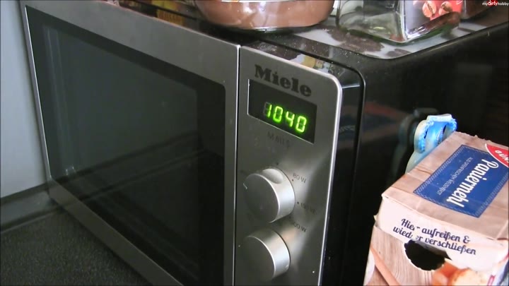 Fickschnitte-18 – Dreister Cousin (18) Wixxt mir heimlich in mein Kaffee Pervers