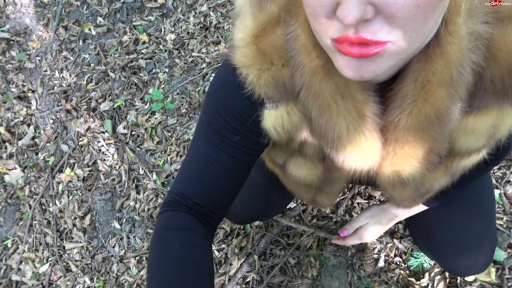 Fitness-Maus – Verzogene Prinzessin will Gefickt werden – Besorgs der reichen Goere