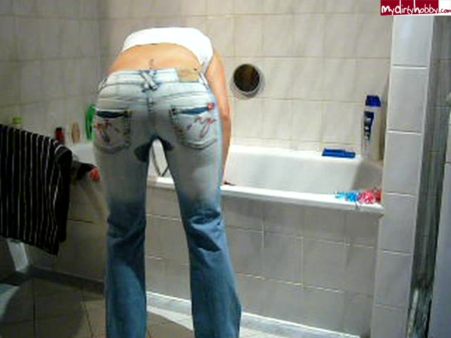 hotprincess – In Jeans gepisst