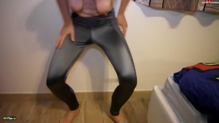 KarinaHH – Leggingssauerei Teil 1 – Userwunsch