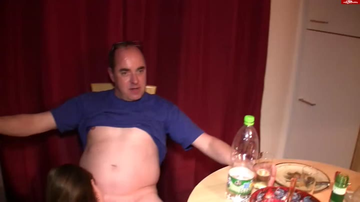 KarinaHH – Sperma zum Nachtisch fr mich und Tanischa