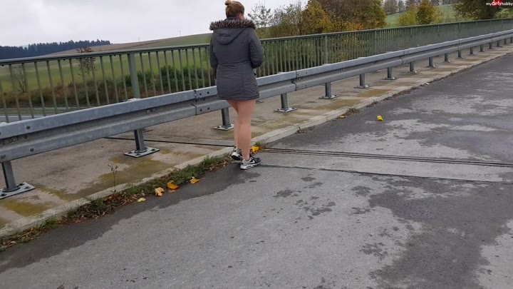 Lilly-Shy – Wette verloren Autobahn Piss
