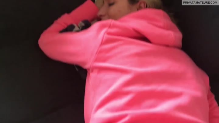 MellyBunnyLuder – Doggy Beim Fussball – Ich war geil