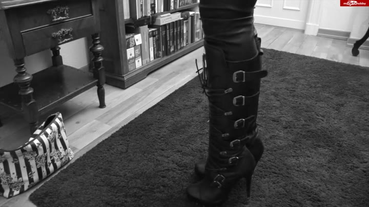 Alissa-Noir – Spikes and leather