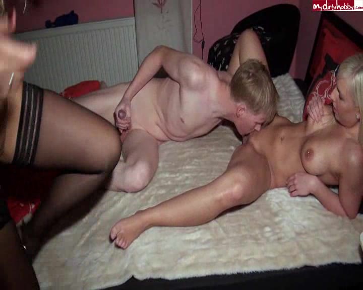 BiJenny – Der suessen Teenie Maus Ficken mit dem Riesenschwanz beigebracht