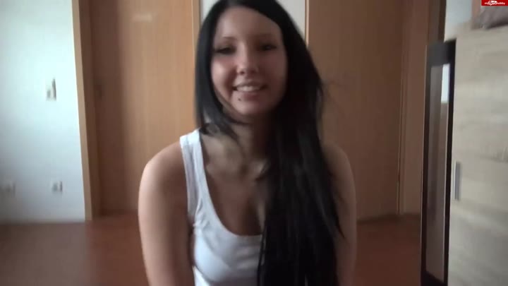 CaroCream – 1 Folge – Dildo drehen – Lutschen bis das Weiße kommt