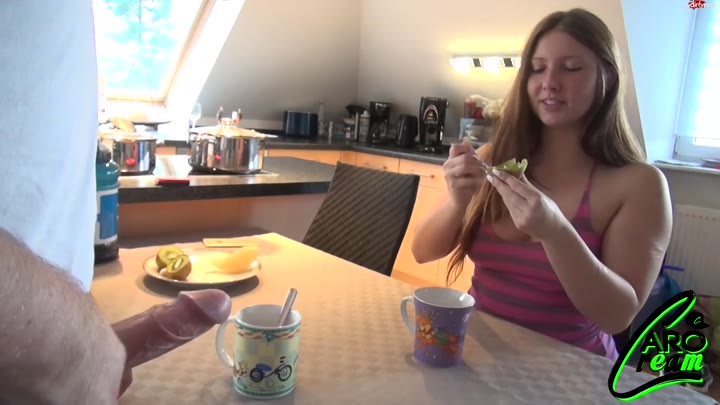 CaroCream – Blaue Kapsel zum Fruehstueck – Danach zu geil auf mich