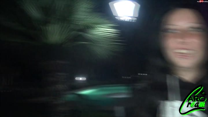 CaroCream – Poolboy steht auf heftigen Piss