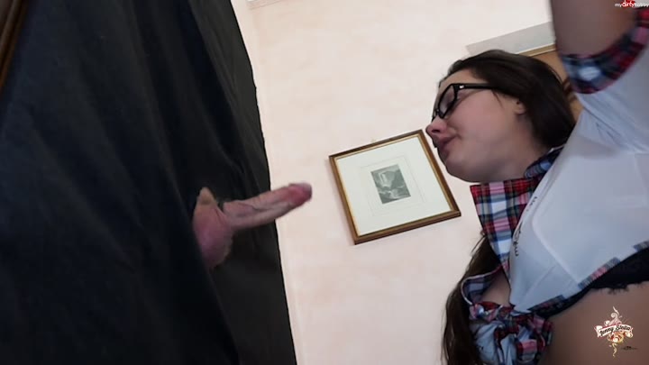 Jenny Stella – So geil mein erstes Glory Hole und das beim Sprachkurs – War es der Sprachlehrer