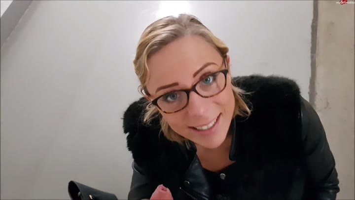 LilliVanilli – Ficken mitten im Shopping Center – Public