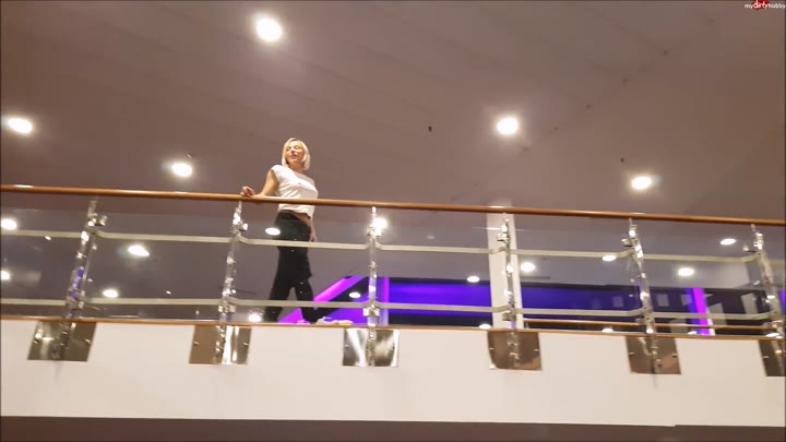 LilliVanilli – Teenie heimlich im Hotel gefickt