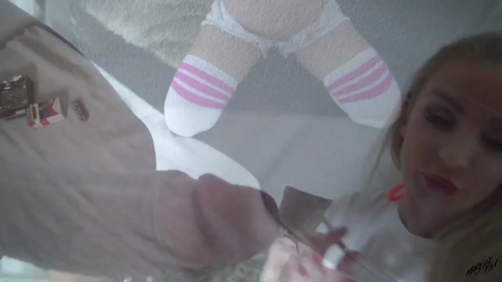 MareikeFox – Smoke n Fuck – Ueberlaenge 19min