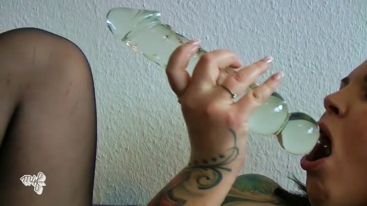 merry4fun – Vom Heftigen Monsterglasdildo Aufgesprengt