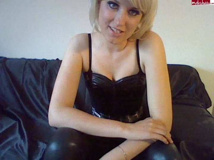 Miss-Doertie – Ich mache dich fertig – Im Lack-Latex-Outfit