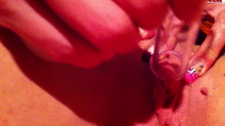 MuskelladyFlexi – Kitzler aufgepumpt und bearbeitet