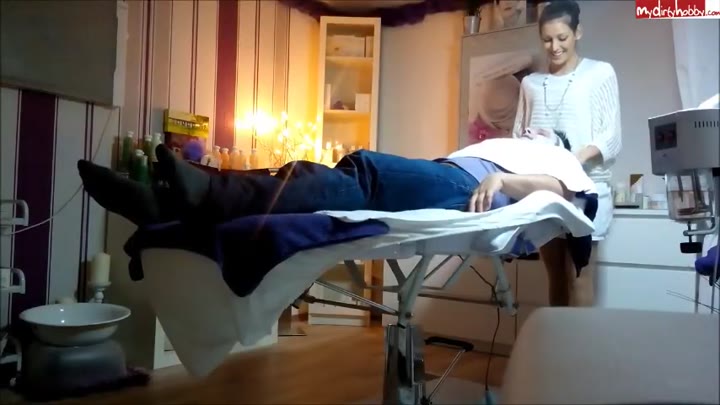 NewGirl23 – Kunde fickt mich auf der Arbeit