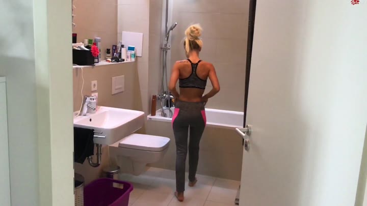 NinaXS – Ungeduscht gefickt nach dem Fitness – OMG