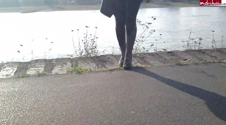 nylonwife – Am Rhein in lack Leggins in Duesseldorf
