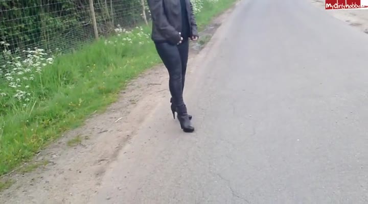 nylonwife – Im Auto Lack Leggins ausgezogen, ohne Hoeschen auf den Strich gegangen