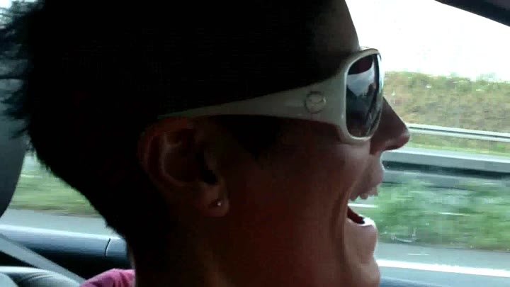 PinkDeluxe – Anhalter an der A7 gemolken