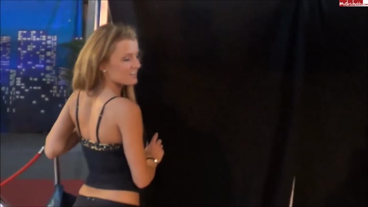 RoxxyX – Erotikmesse geilen Schwanz klar gemacht