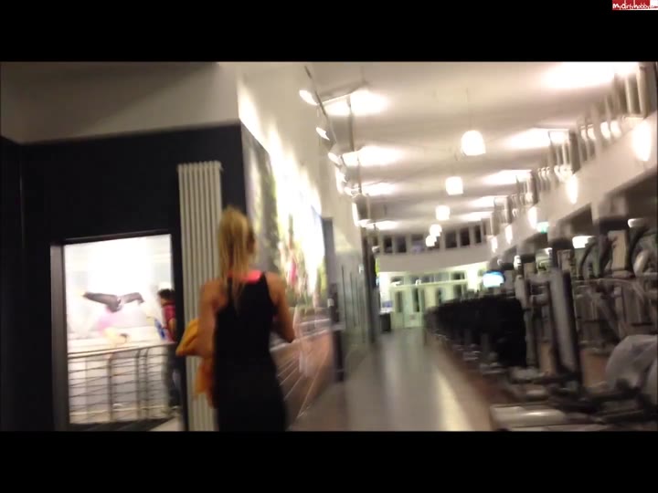 RoxxyX – Spanner beim Sport auf frischer Tat erwischt