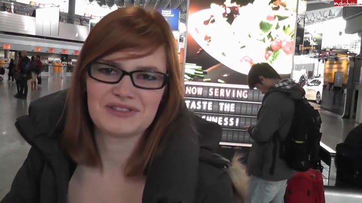 Sarahlicious – Public – Quicky Fick im Flughafen