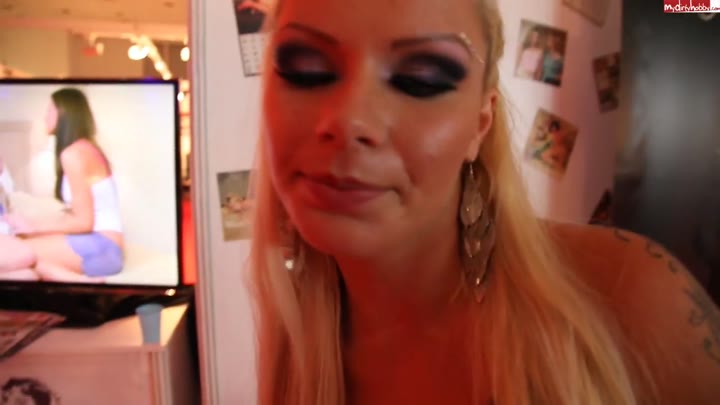 Selina-666 – Suessen Bubi 18 J auf Messe abgeschleppt