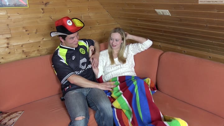 SophiaGold – Durchgefickt – Besoffene Kumpels holen sich was sie wollen