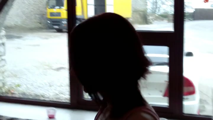 Tia-Bell – Hilflos vom miesen Schwein benutzt – Warum tat er das