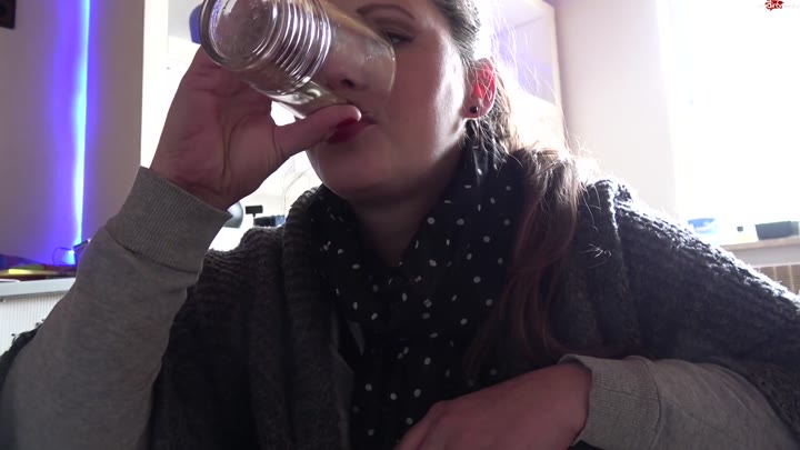 ViktoriaGoo – Die Eigenurin-Pisstrinkkur – 7x Extrem Pissetrinken