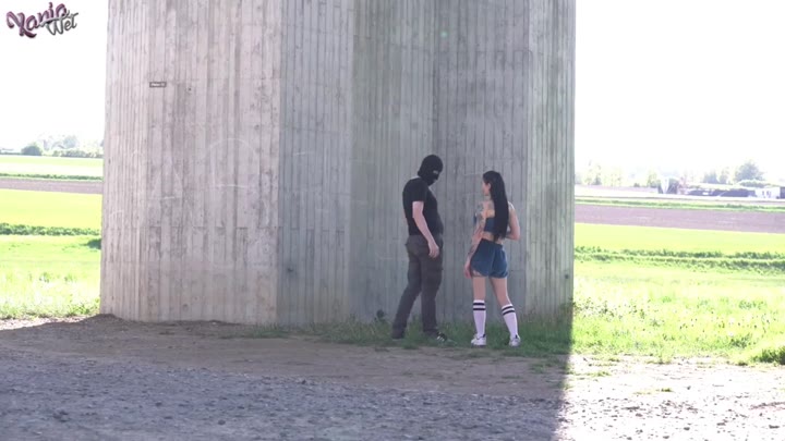 XANIA-WET – Beim Joggen verfolgt und gefickt