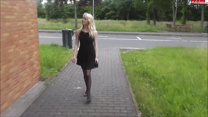 Anni-Trinity – In FSH auf dem Männerklo